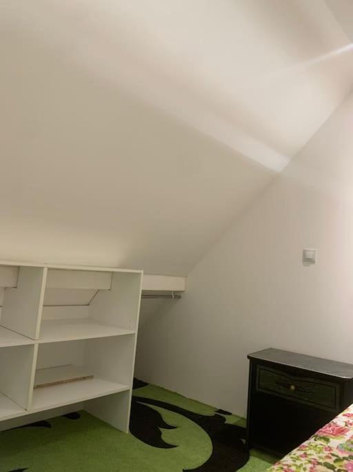 Studio Meuble Dans Une Maison Limay Экстерьер фото