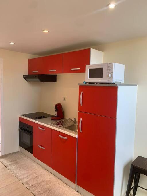 Studio Meuble Dans Une Maison Limay Экстерьер фото