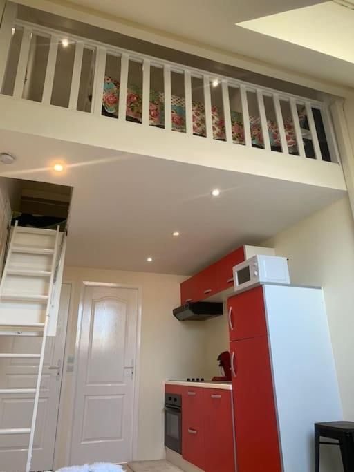 Studio Meuble Dans Une Maison Limay Экстерьер фото